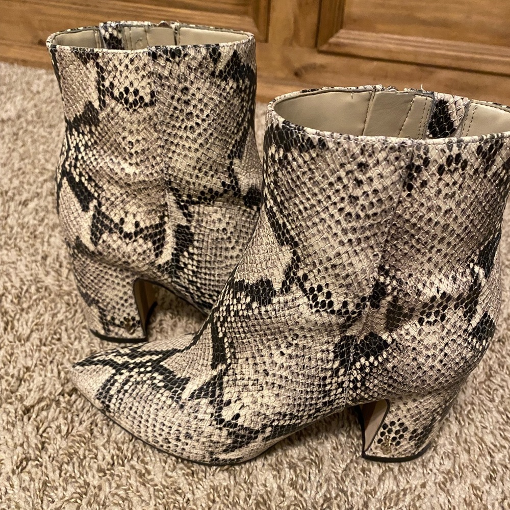 Sam Edelman snake print booties size 7